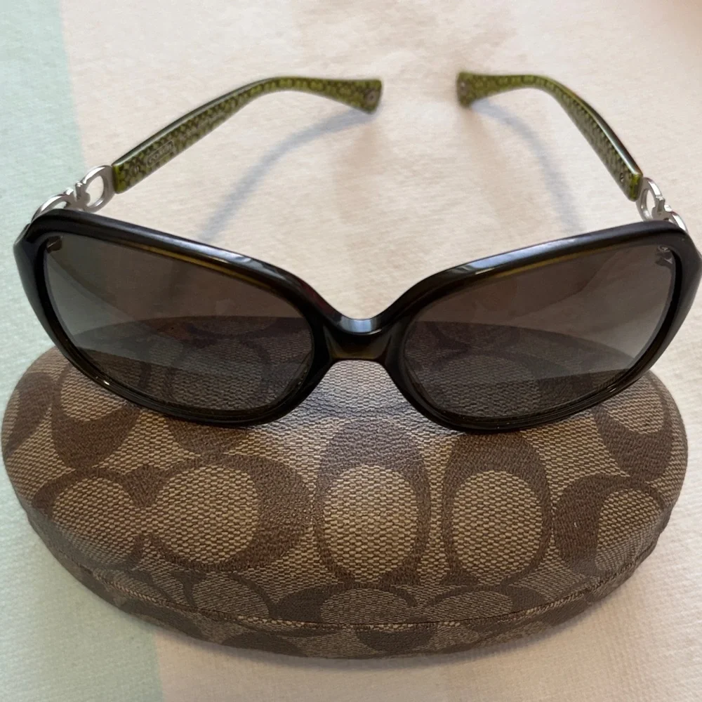 Coach Tortoise ‘Kissing C’ Women's Sunglasses. NWOT w/ case - Picture 3 of 6